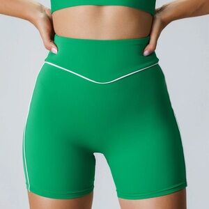 Berlook Green Natural Waisted Lycra Workout Short NWT Medium